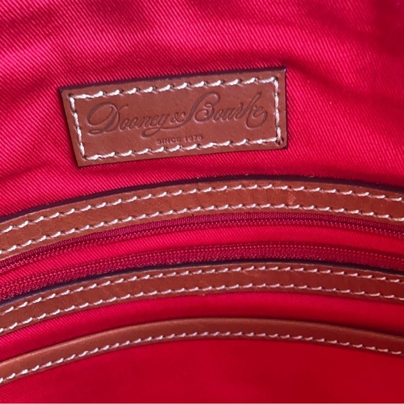 Beautiful & classic dooney bourke tote bag red interior - Picture 3 of 4